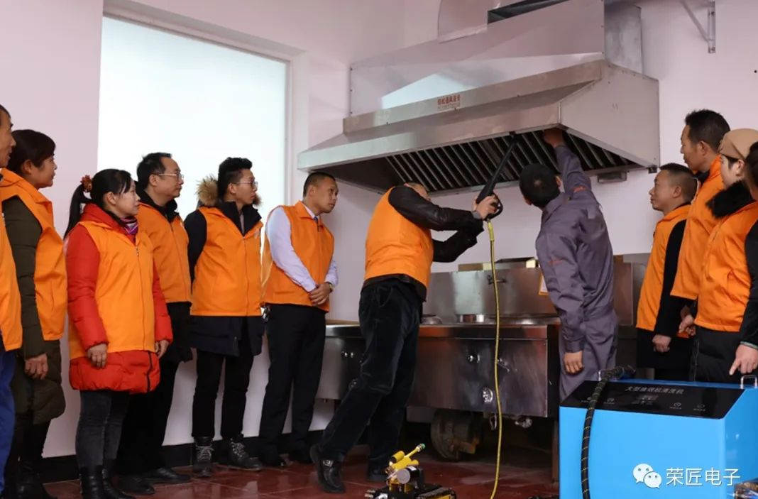 大型油烟机项目前景怎么样？清洗如何收费？